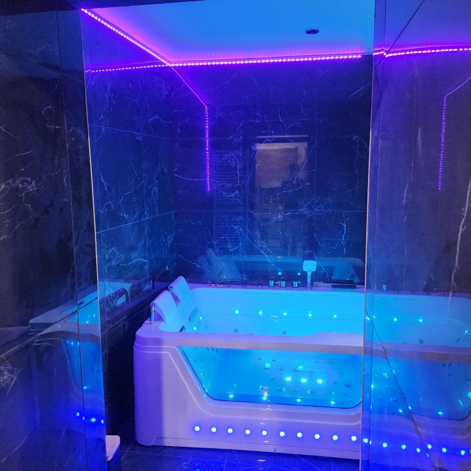 Loveroom